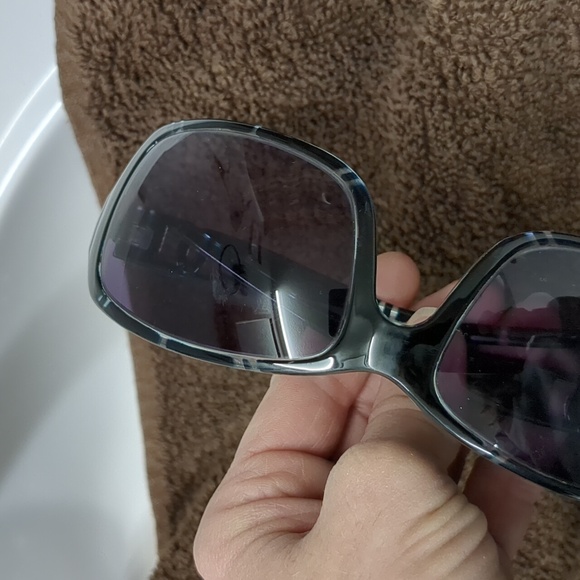 DG Sunglasses - Picture 4 of 8